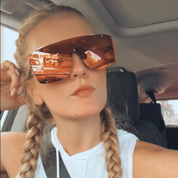 Quay Australia x LIZZO Hold for Applause - Picture 3 of 10